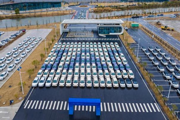 壮观!万辆新能源汽车在江淮钇为工厂出口发车!